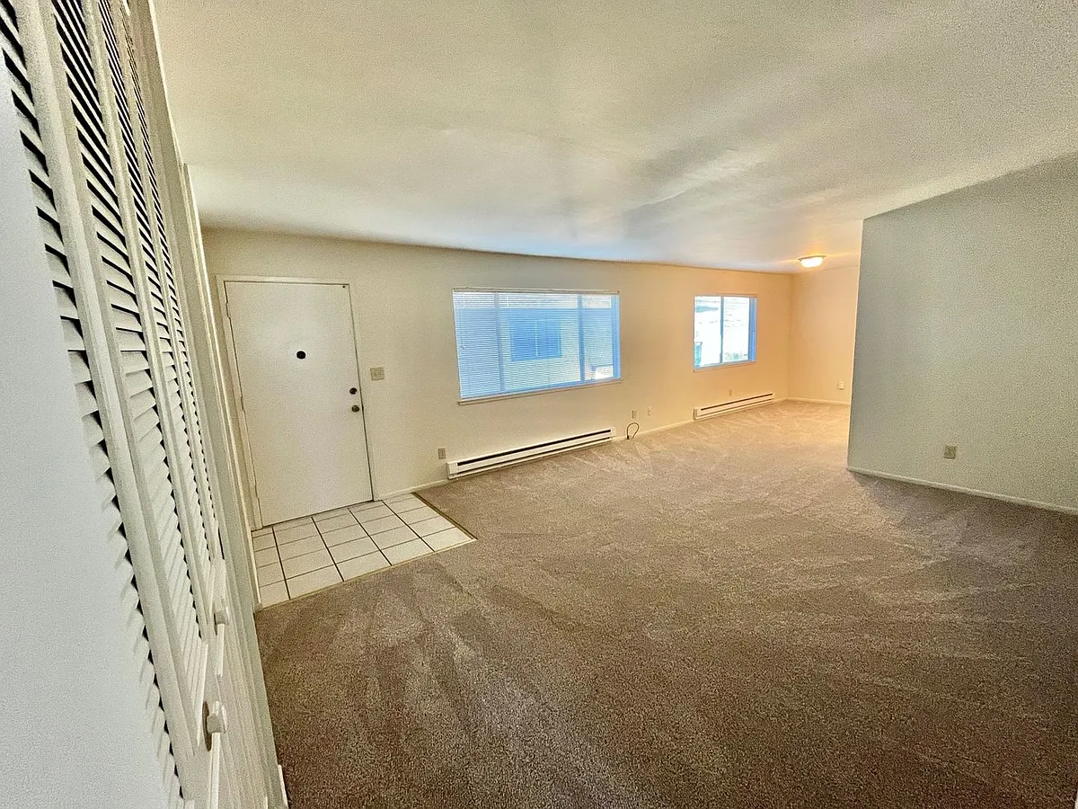 Building Photo - 301 Belden St
