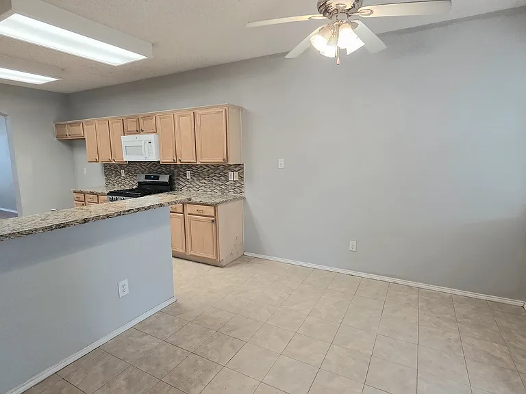 12783 Honey Locust Cir — Photo 8