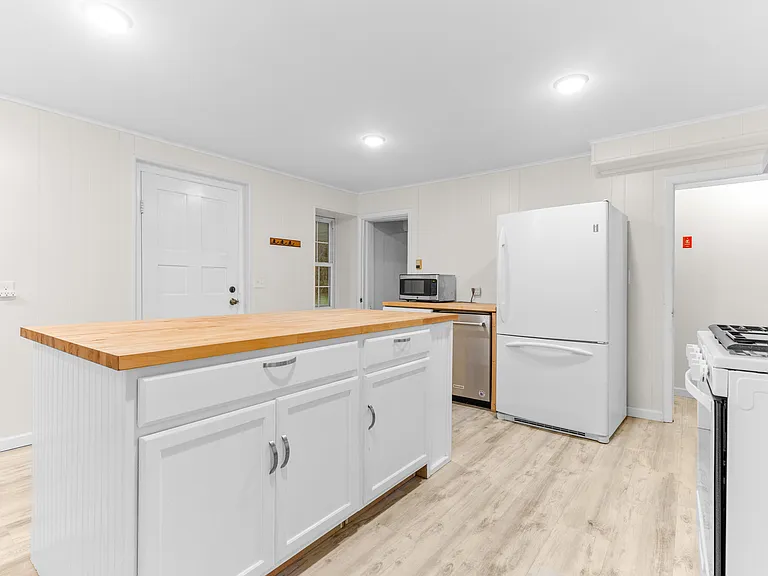 18429 Middletown Rd — Photo 3