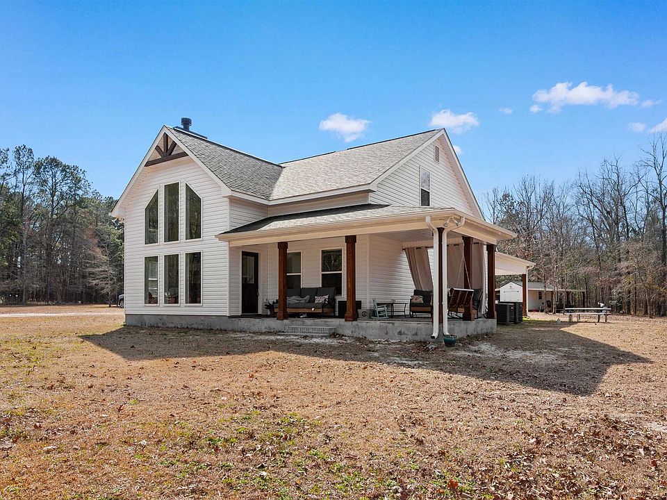 1st image of 131 Rhodus Ave.