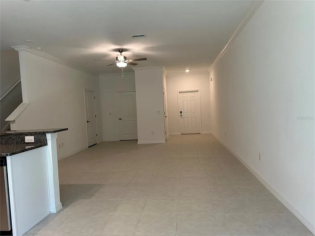 3 bed, 2.5 bath, 1666 sqft, $2,000 — Photo 3