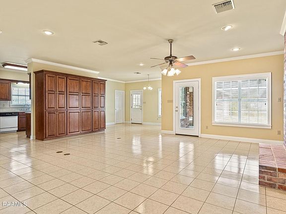 3rd image of 120 Saint Pierre Blvd