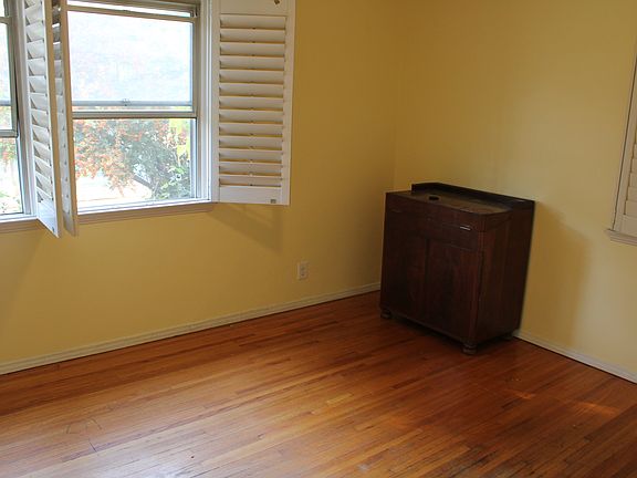 4th image of 4928 Denny Ave