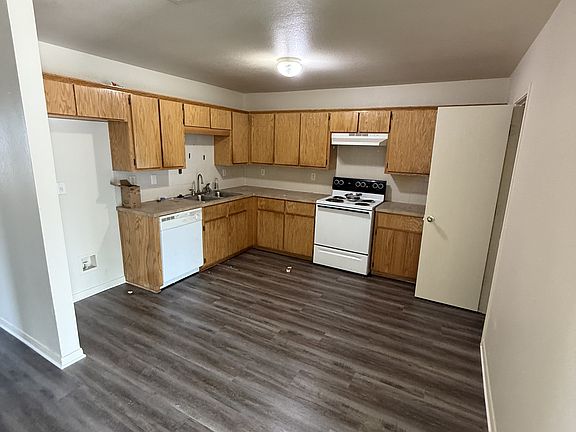 4th image of 509 Manhattan Dr #A
