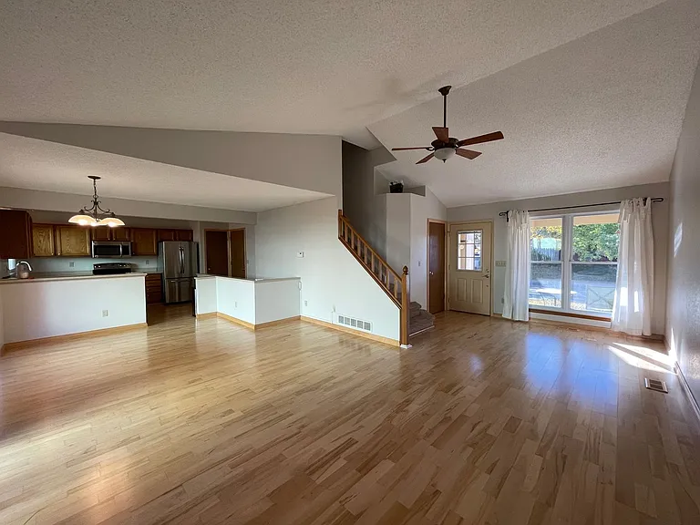 1031 Mercury Dr — Photo 5