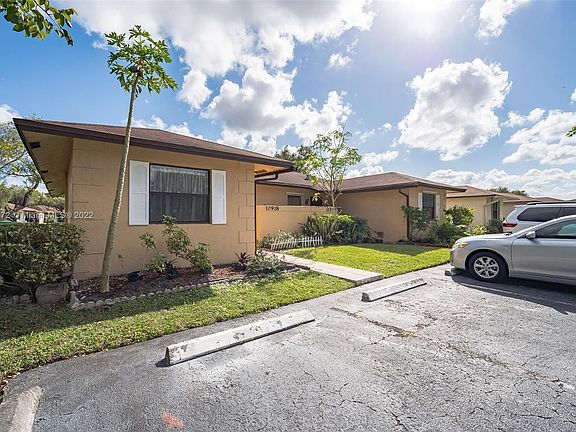 4th image of 10918 NW 30th Pl