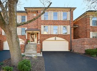 827 N Driveway, Glen Ellyn, IL