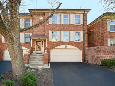 827 N Driveway, Glen Ellyn, IL, 60137