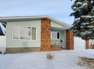 5118 49th Ave, Elk Pt, AB T0A1A0