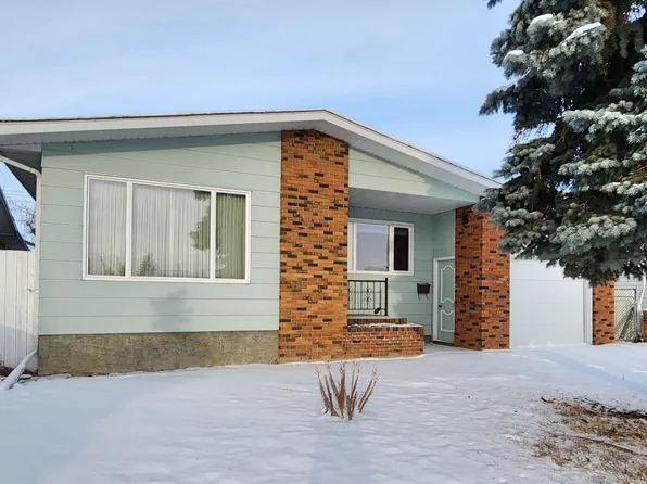 5118 49th Ave, Elk Pt, AB T0A 1A0