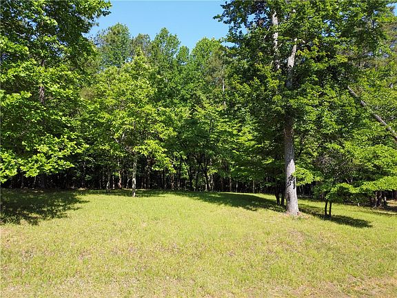 2nd image of 109 Belle Oaks Ct