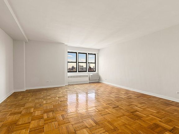 3rd image of 200 E 15th St APT 15A