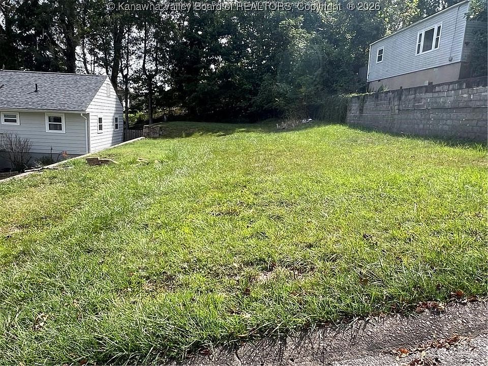 2nd image of 862 Hudson St