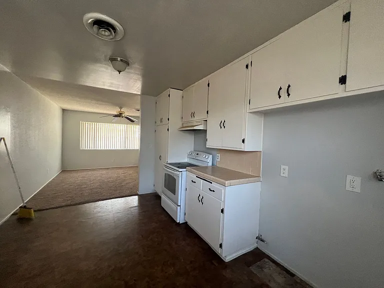 229 S Buena Vista St — Photo 28