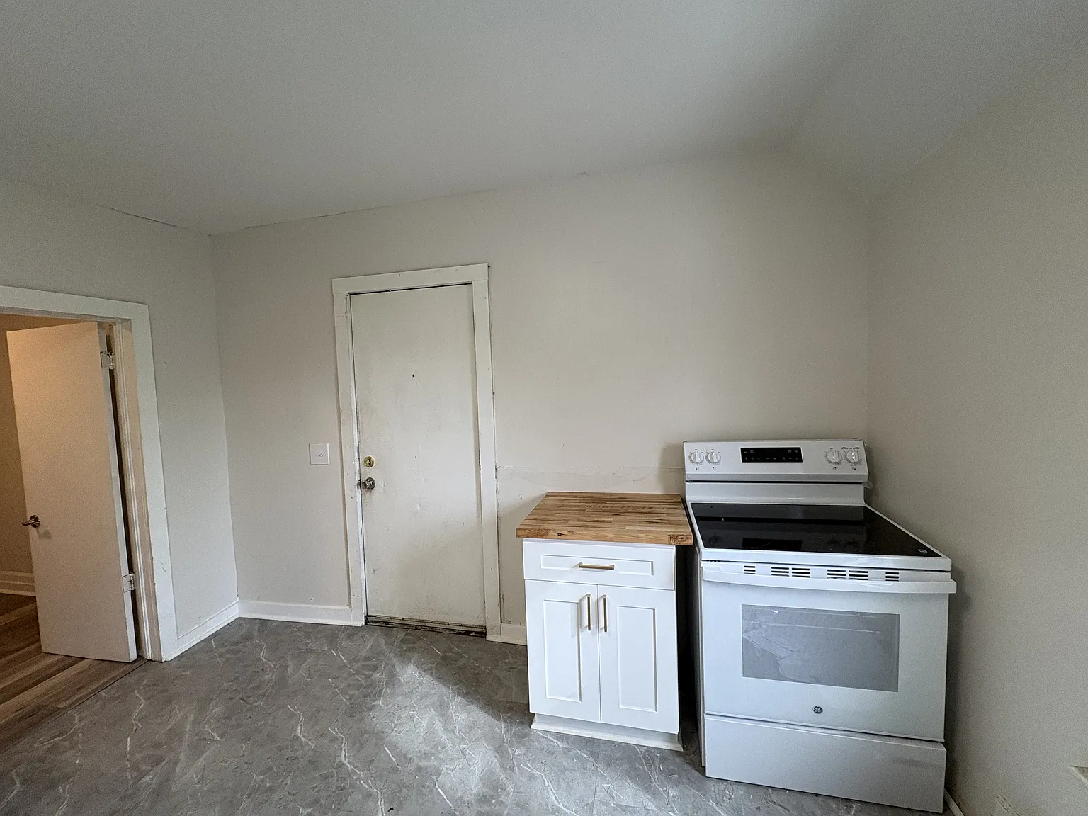 744 Oakland Ave SW - 1 — Photo 4