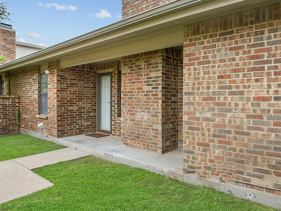 1st image of 1006 Riverchase St