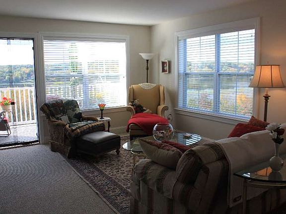 3rd image of 1001 Vineyard St