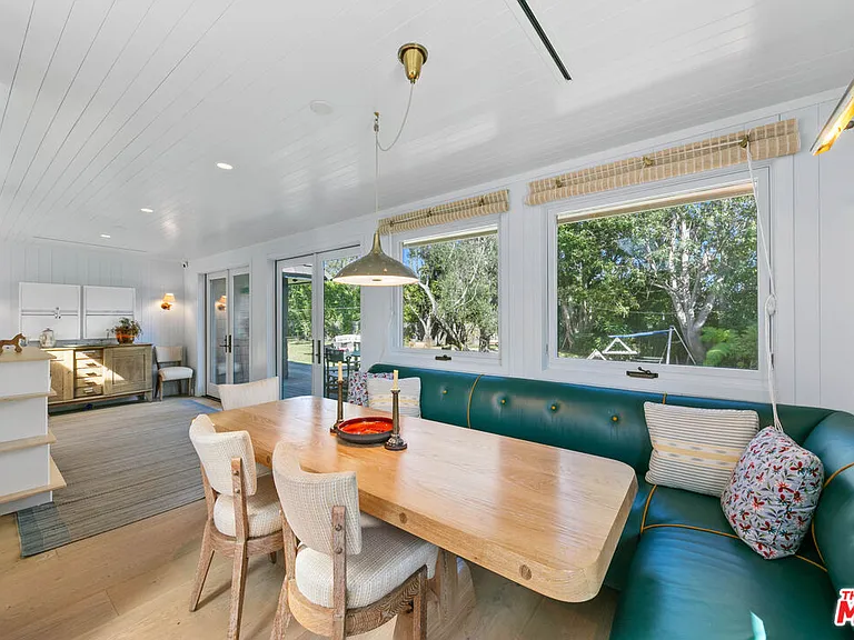 7038 Dume Dr — Photo 20