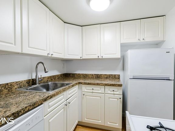 4th image of 344 E 63rd St APT 8F