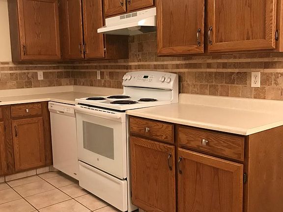 3rd image of 4720 S Cathay Cir
