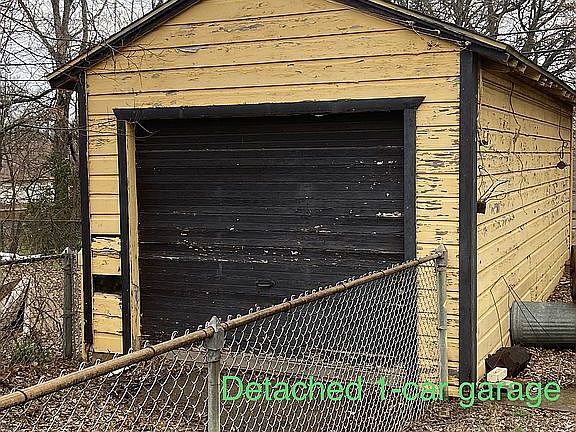 3rd image of 1041 Vicki Ln