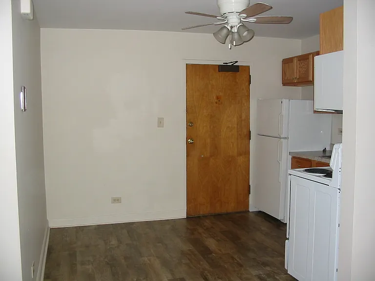 1105 College Ave — Photo 3