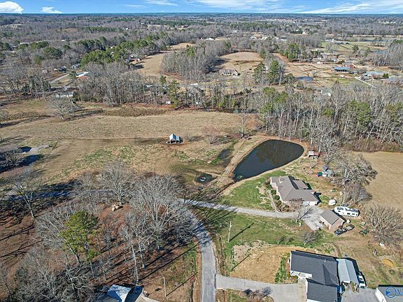 2nd image of 235 Dogwood Cir