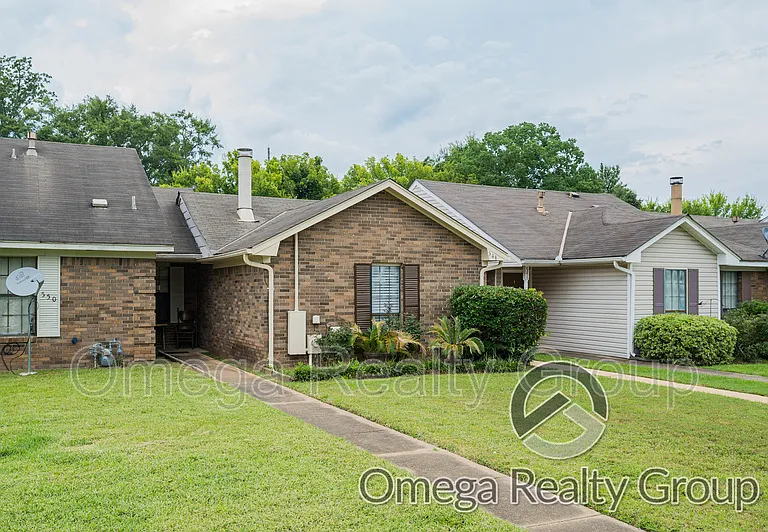 548 Hollow Wood Rd — Photo 3