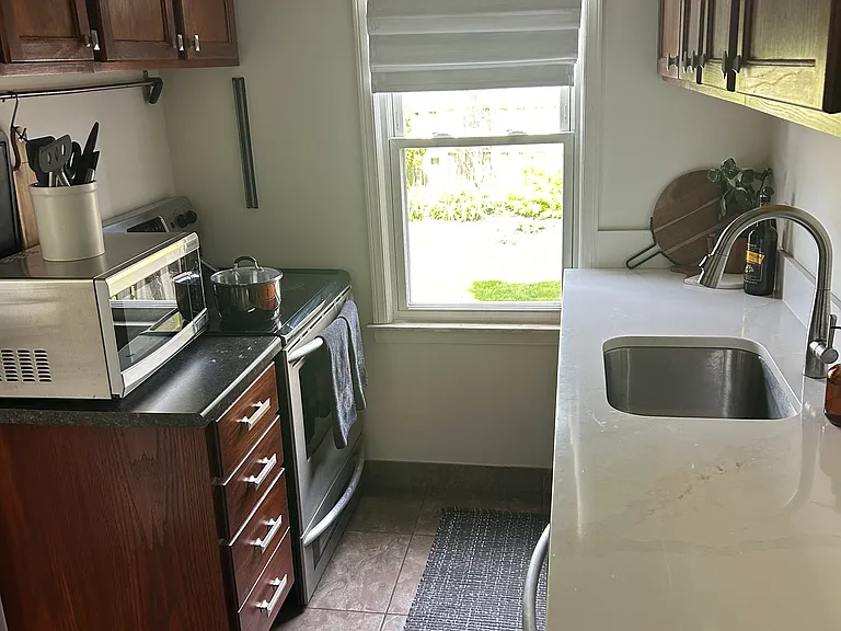 1405 E 4th St — Photo 12