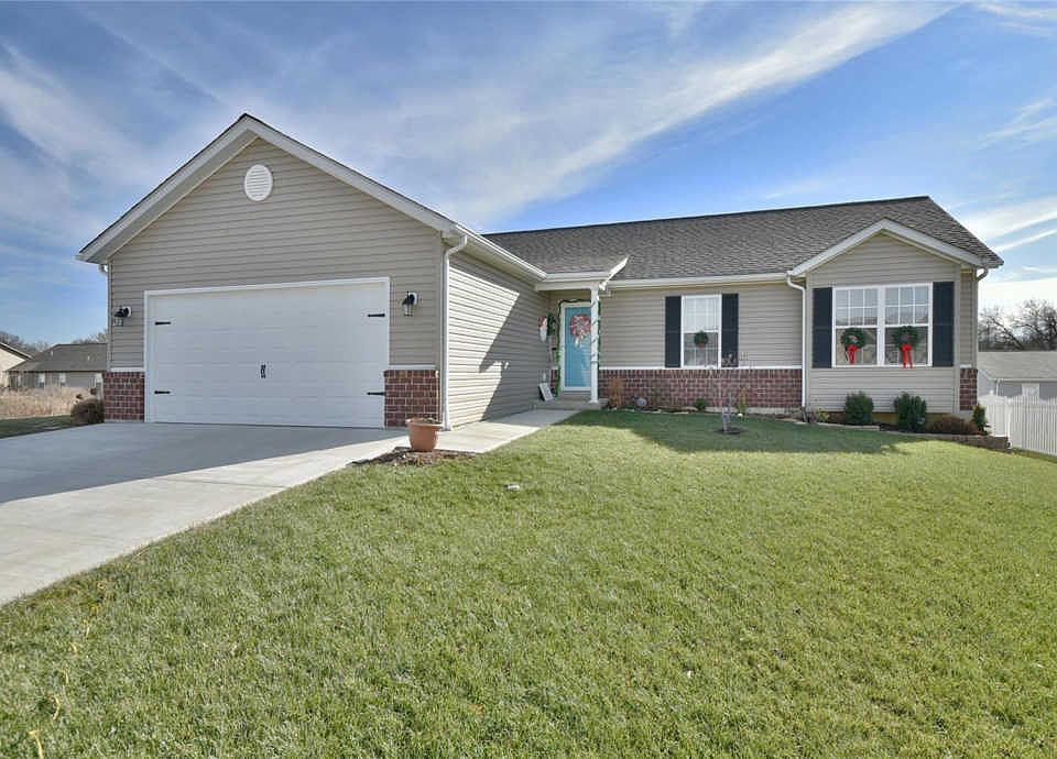 1st image of 34 Rockport Ct