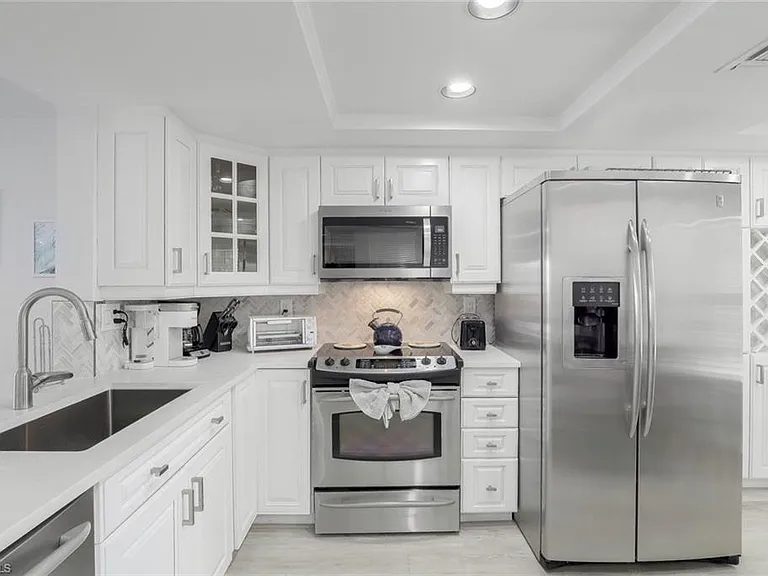 9101 Vanderbilt Dr #203 — Photo 7