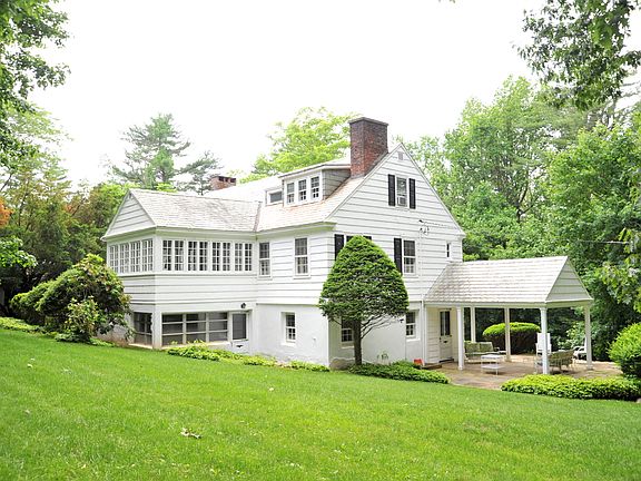 3rd image of 41 Spruce Ln S