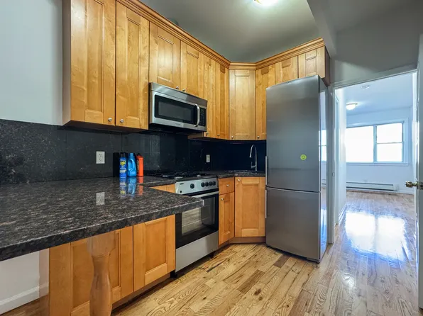 126 Withers Street image 3 of 26