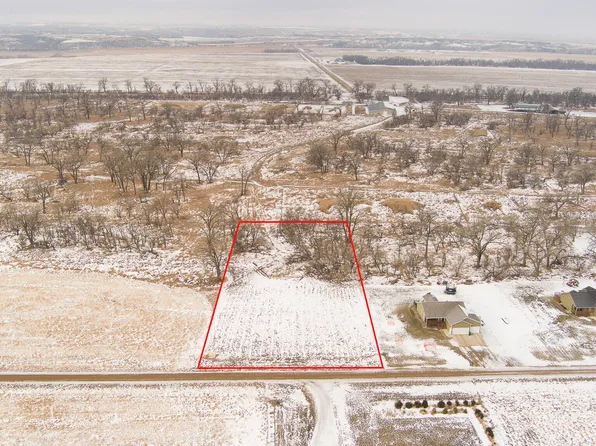 6 Burnaby Dr N, Mandan, ND 58554