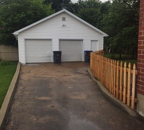 2nd image of 1657 Pineola Ave