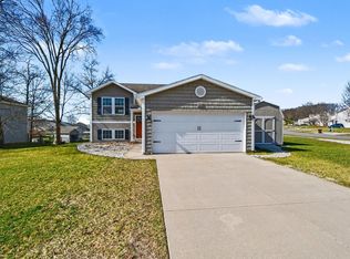 1627 Hamlet Dr, Lowell, MI 49331