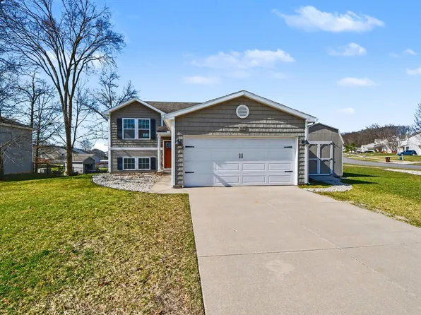 1627 Hamlet Dr, Lowell, MI 49331