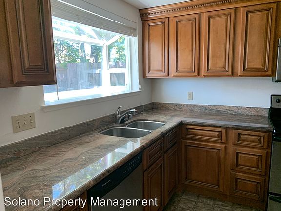 4th image of 712 Fallbrook Ave