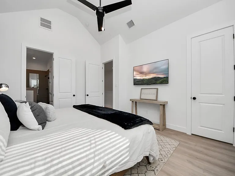 2524 Live Oak St — Photo 42