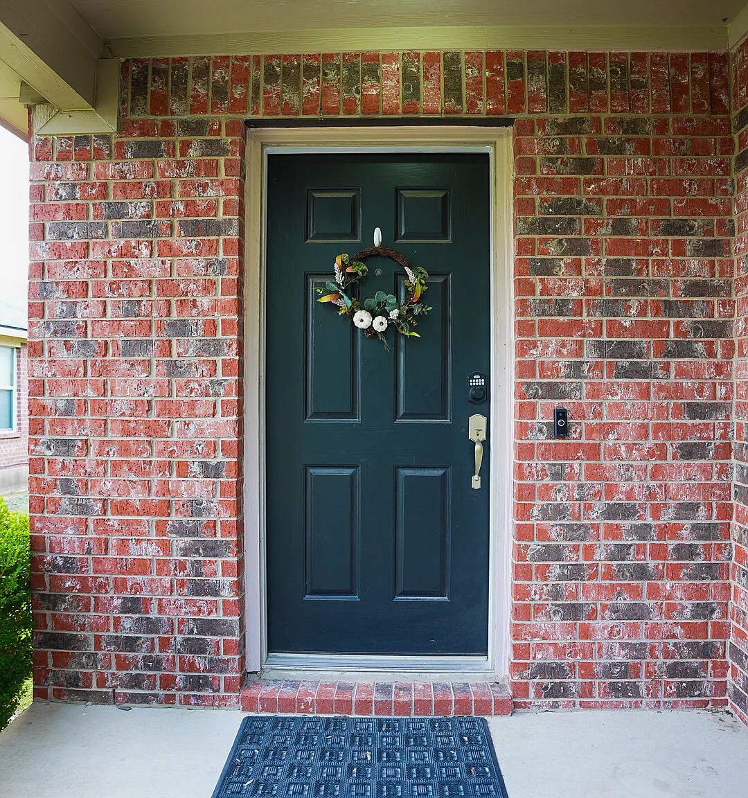 4 bed, 1942 sqft, $2,200 — Photo 2