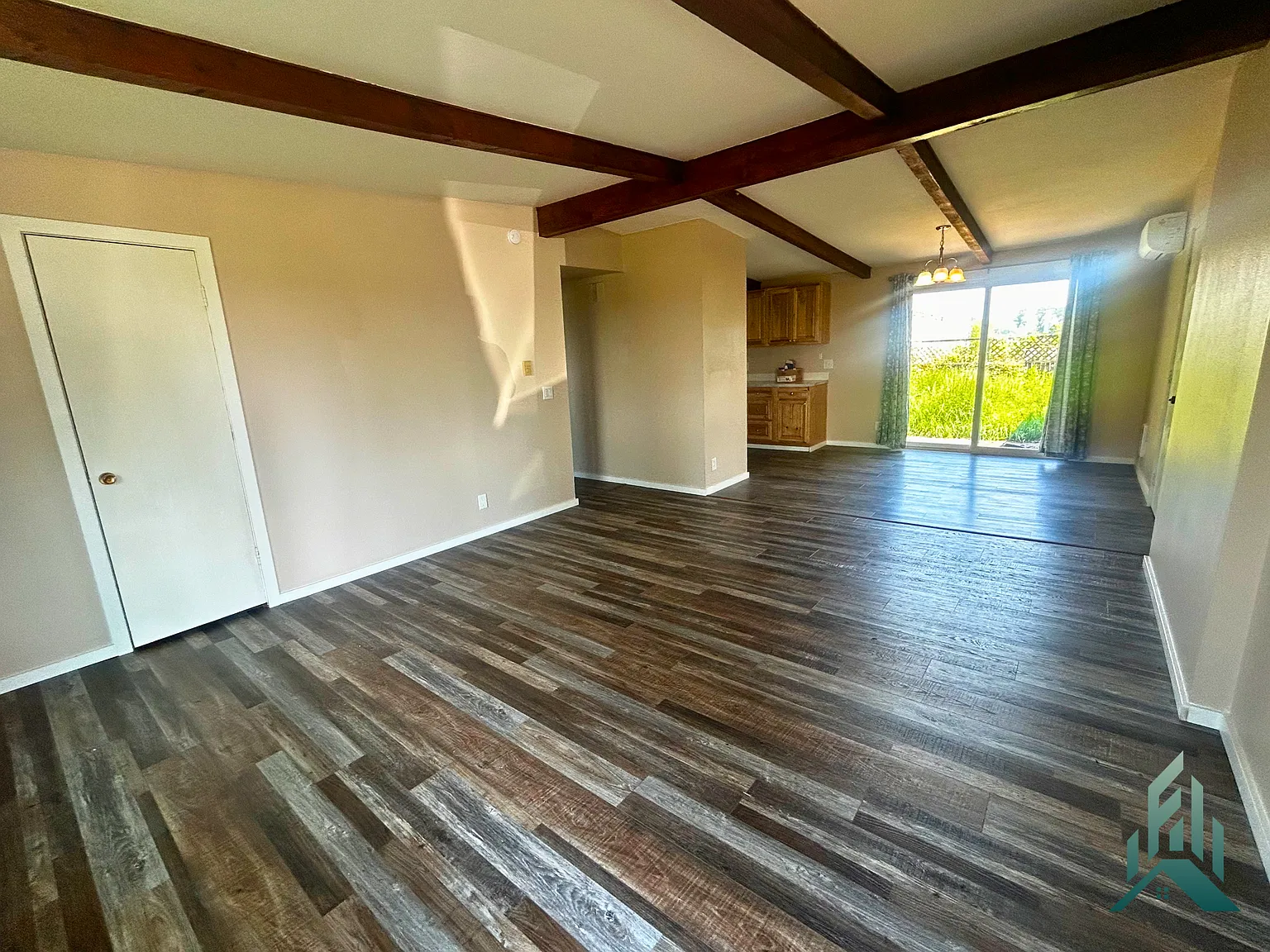 4 bed, 1.5 bath, 1600 sqft, $2,095 — Photo 3