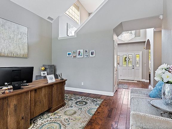 5th image of 2676 Stockwood Dr