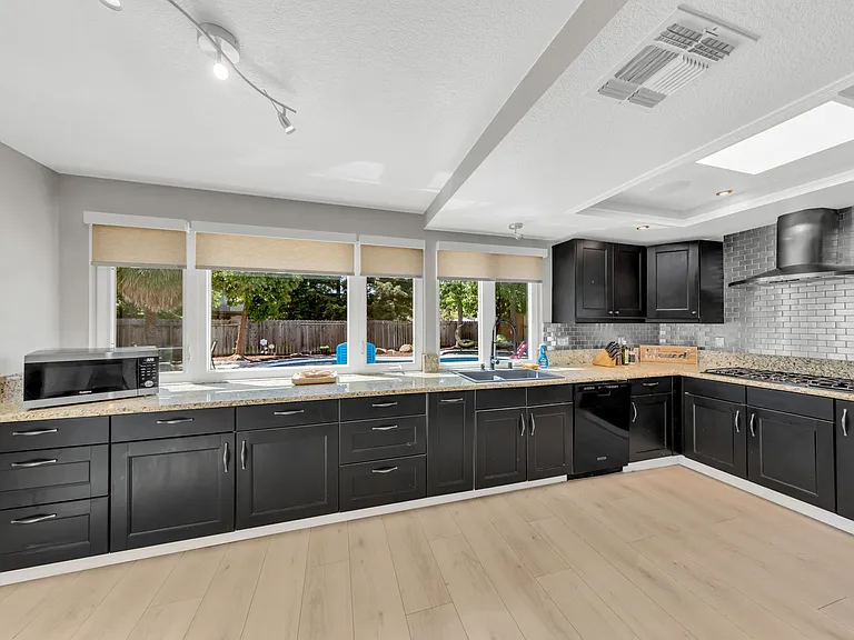 8024 Caymus Dr — Photo 45