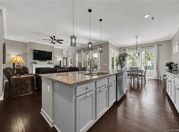 5th image of 3222 Elmwood Dr