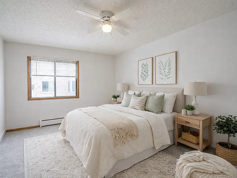 Lynn Plaza Apartments — Photo 9