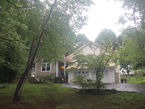 2nd image of 2406 Pineway Trl