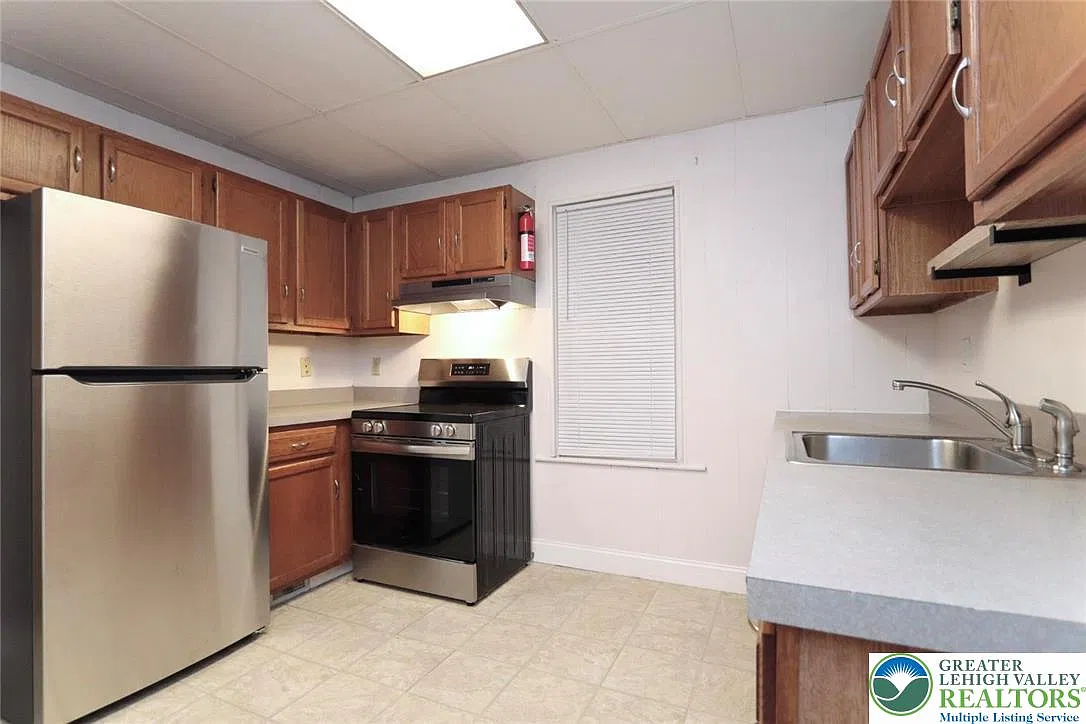 2 bed, 1.0 bath, 1100 sqft, $1,375 — Photo 3