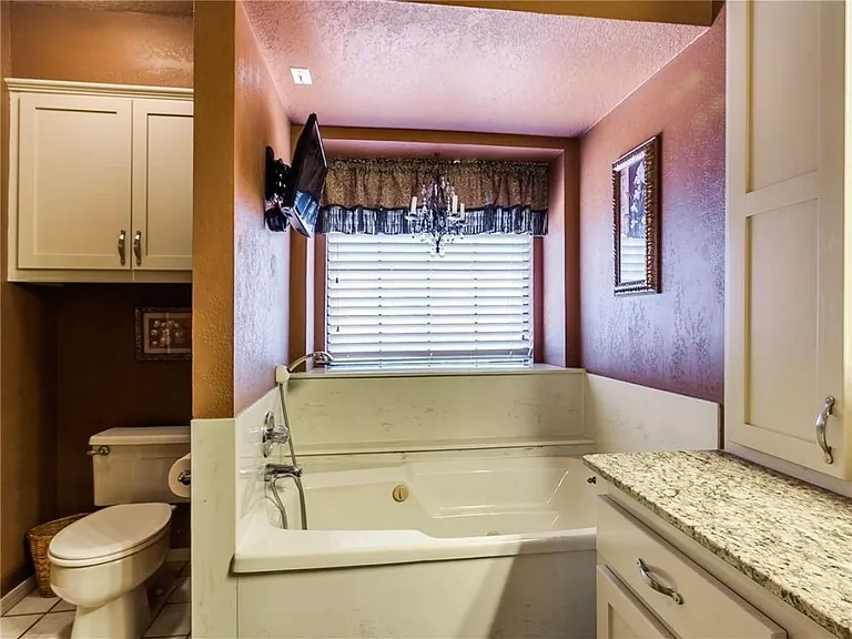 9116 Indian Creek Dr — Photo 13