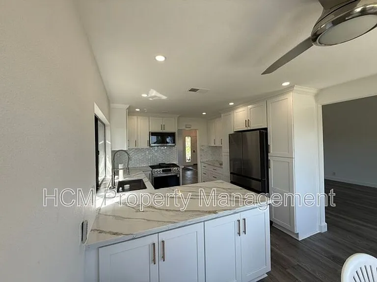 3009 Calle Juarez — Photo 12