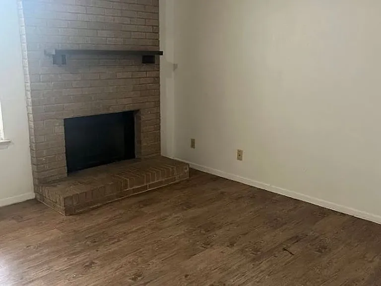 2813 1/2 Rio Grande St #5 — Photo 3